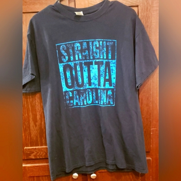 Black Straight Outta Carolina Smack Talkin the Talk T-SHIRT Gildan, Large, EUC - Picture 2 of 5